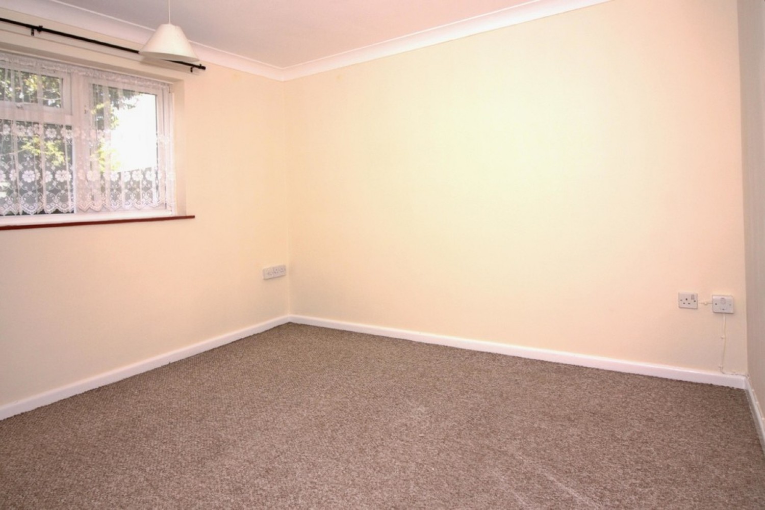 2 bedroom Flat for Sale Hordle