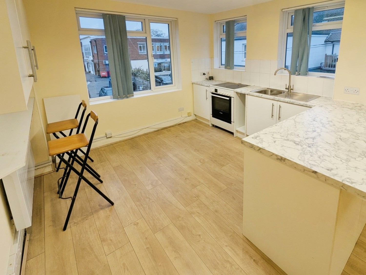 2 bedroom Flat for Sale Station Road, New Milton
