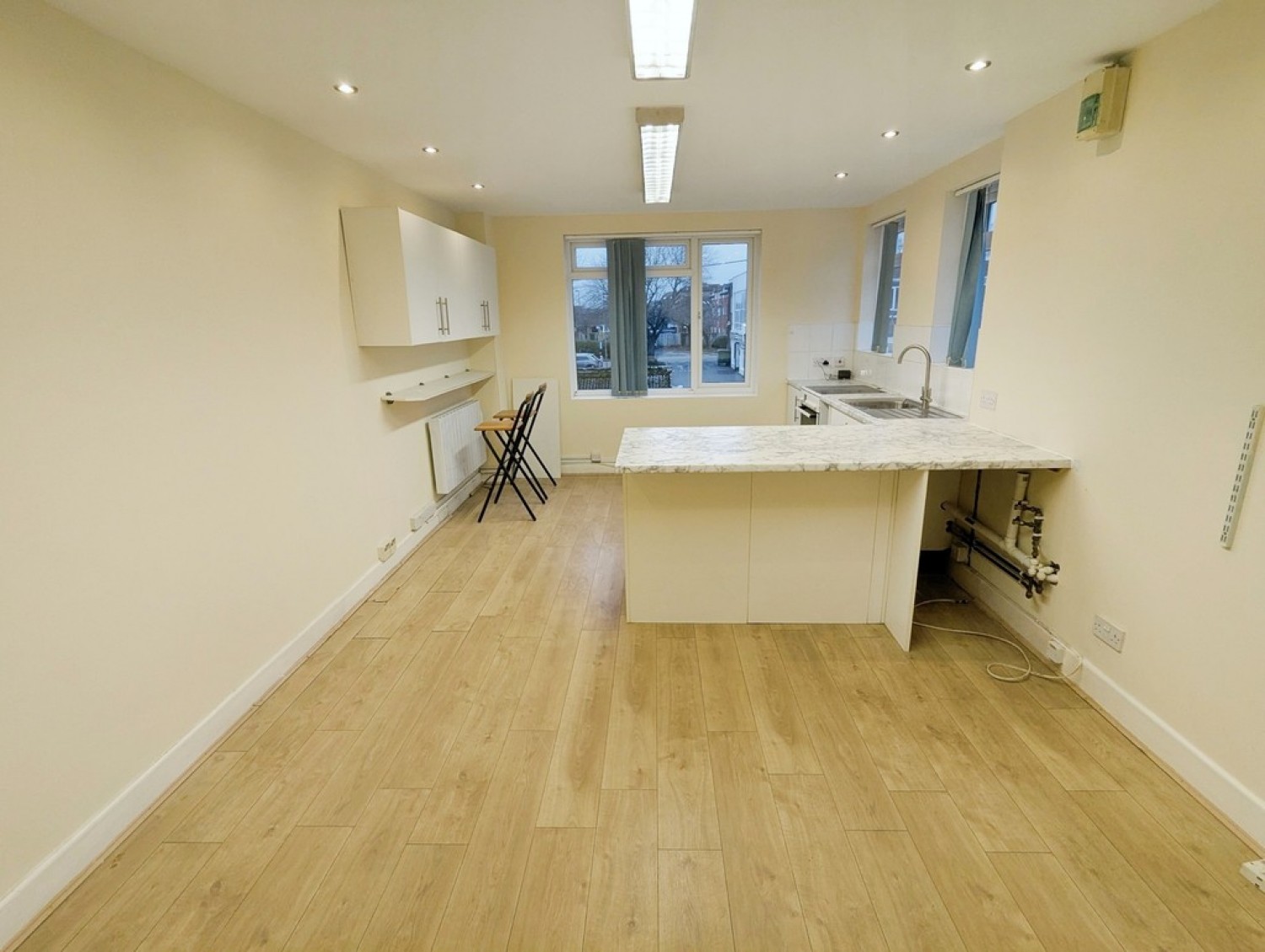 2 bedroom Flat for Sale Station Road, New Milton