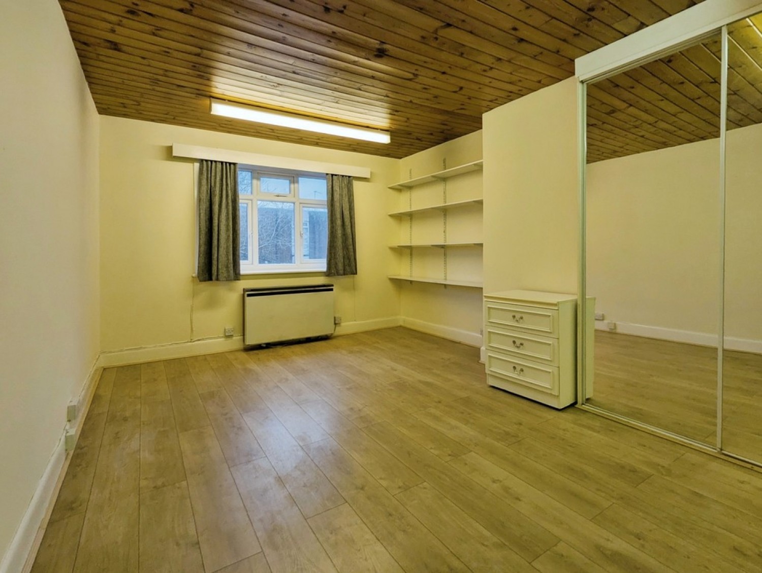 2 bedroom Flat for Sale Station Road, New Milton