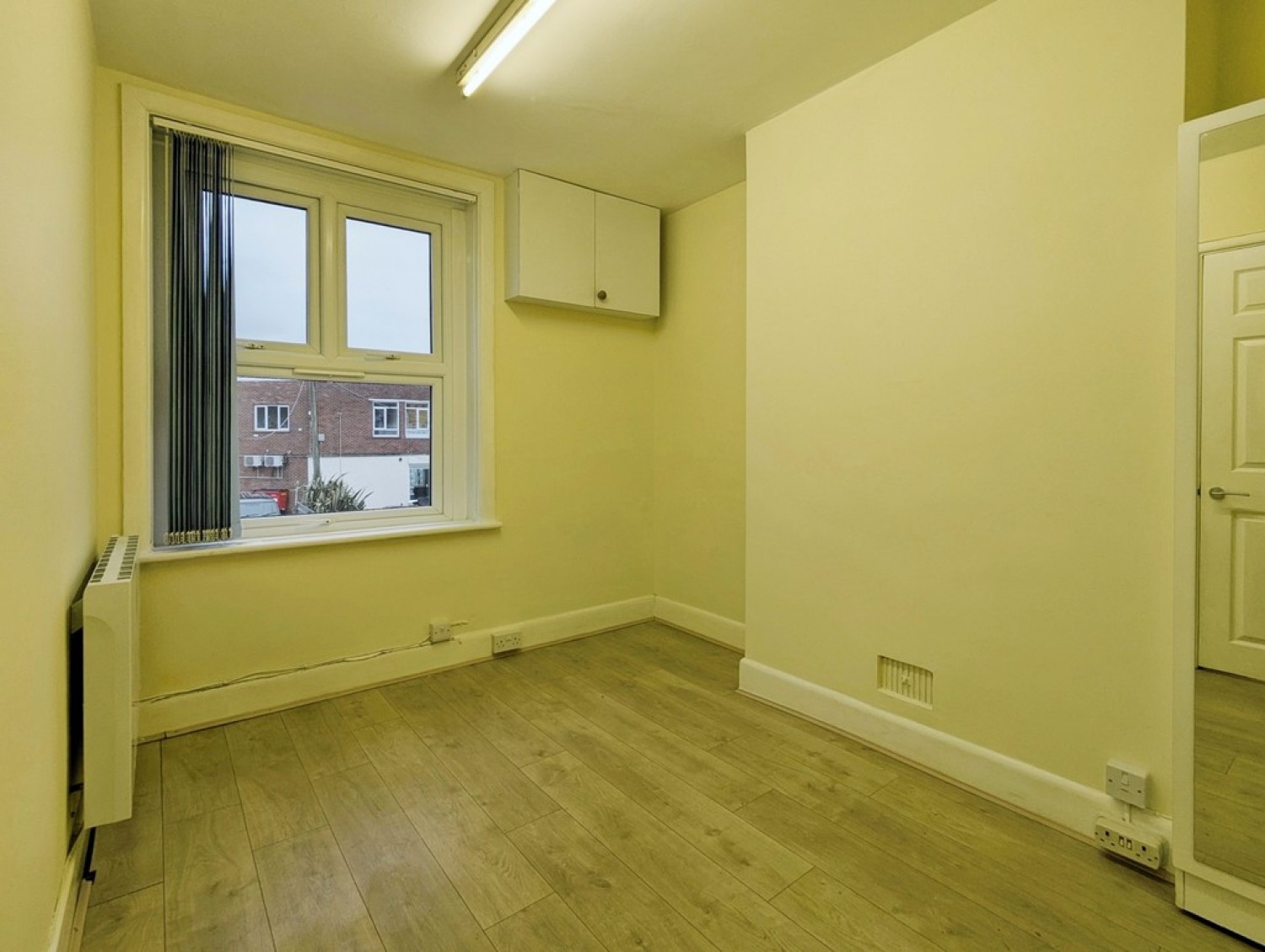 2 bedroom Flat for Sale Station Road, New Milton