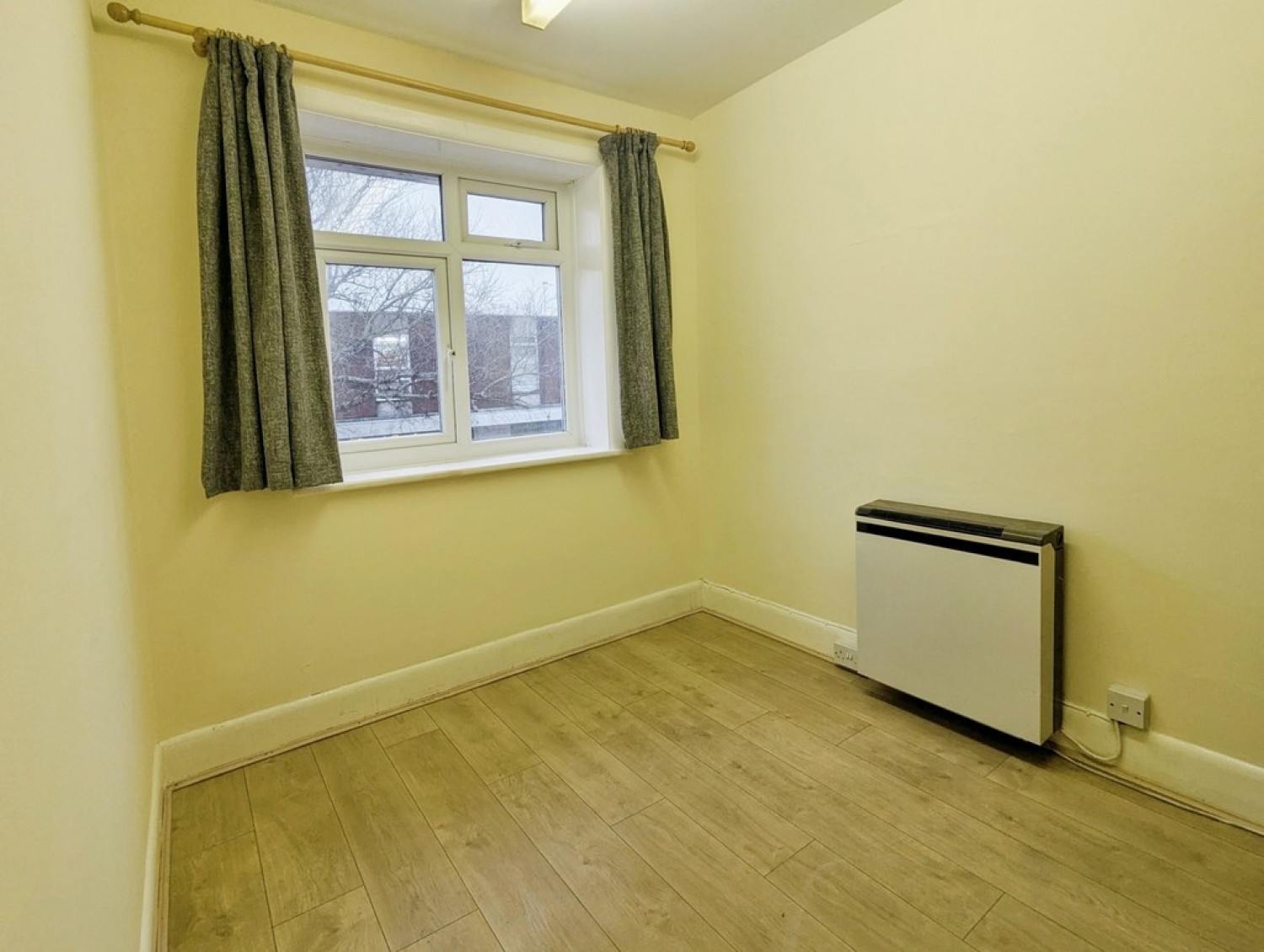 2 bedroom Flat for Sale Station Road, New Milton