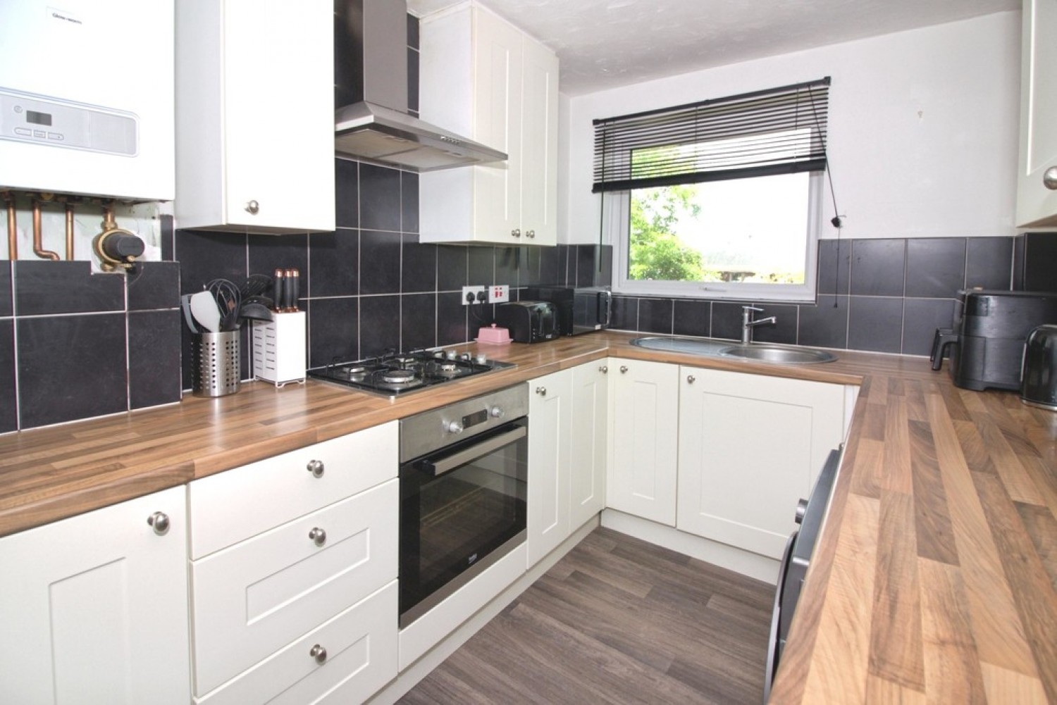 2 bedroom Flat for Letting Burton, Christchurch