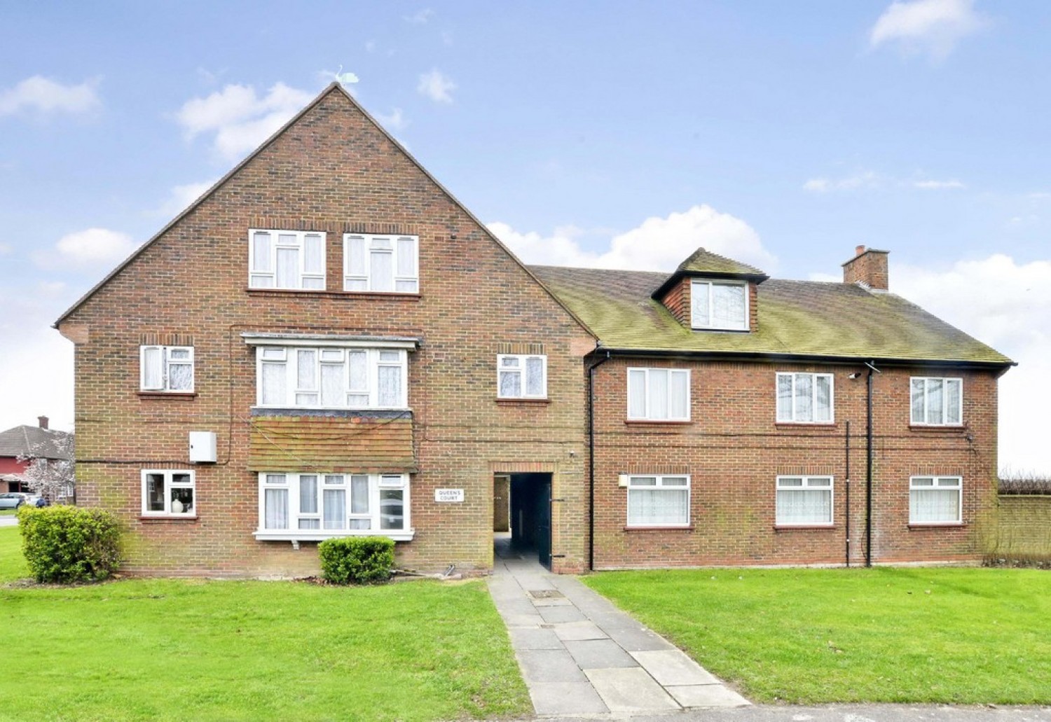 Queens Court, Staines