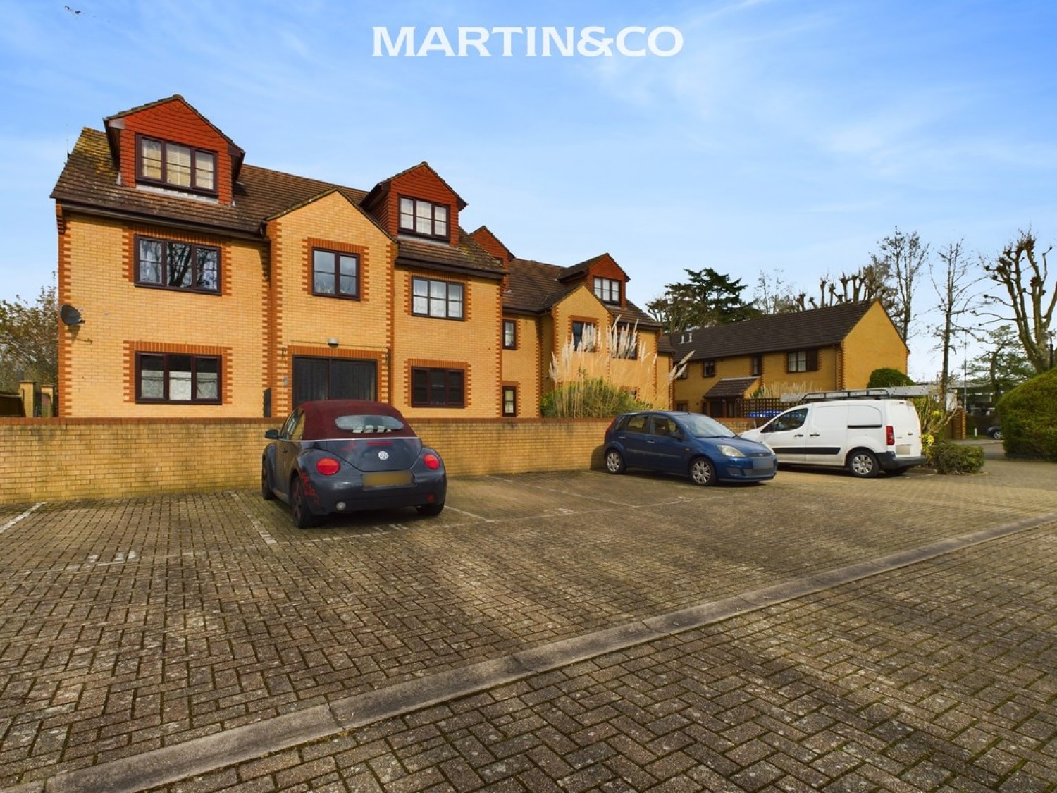 1 bedroom Flat for Letting Blenheim Court, Avenue Road, Staines