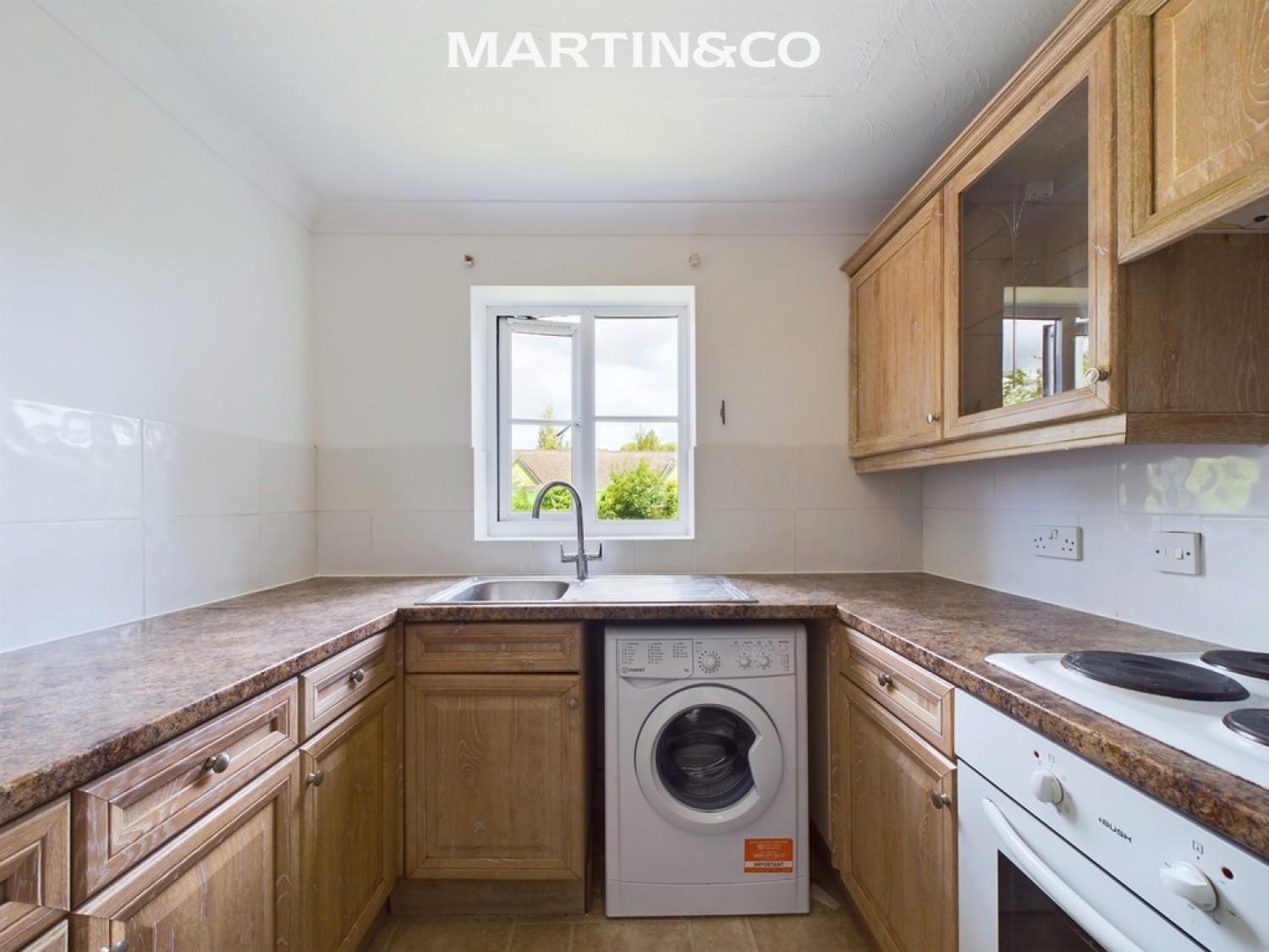 1 bedroom Flat for Letting Blenheim Court, Avenue Road, Staines