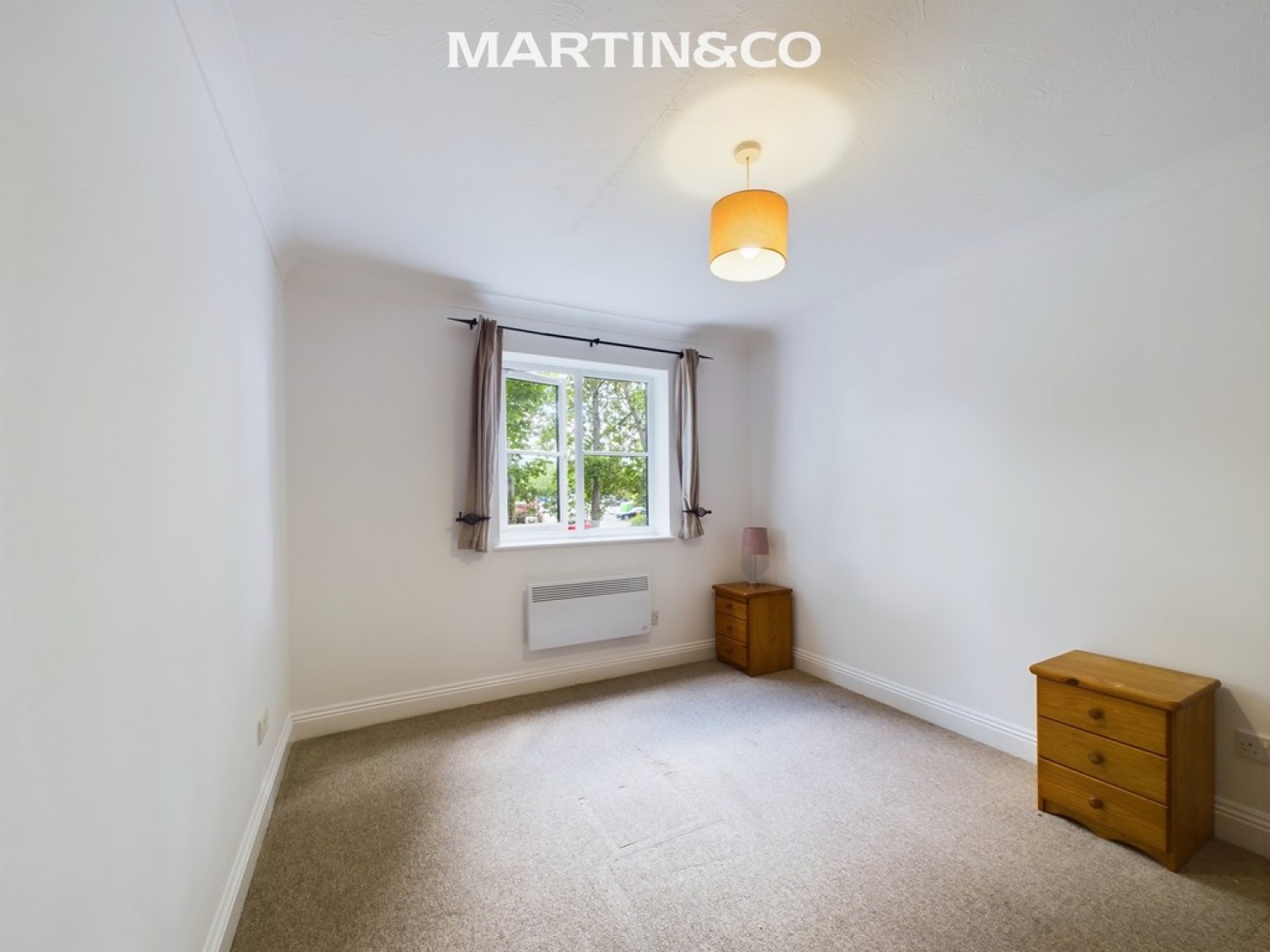 1 bedroom Flat for Letting Blenheim Court, Avenue Road, Staines