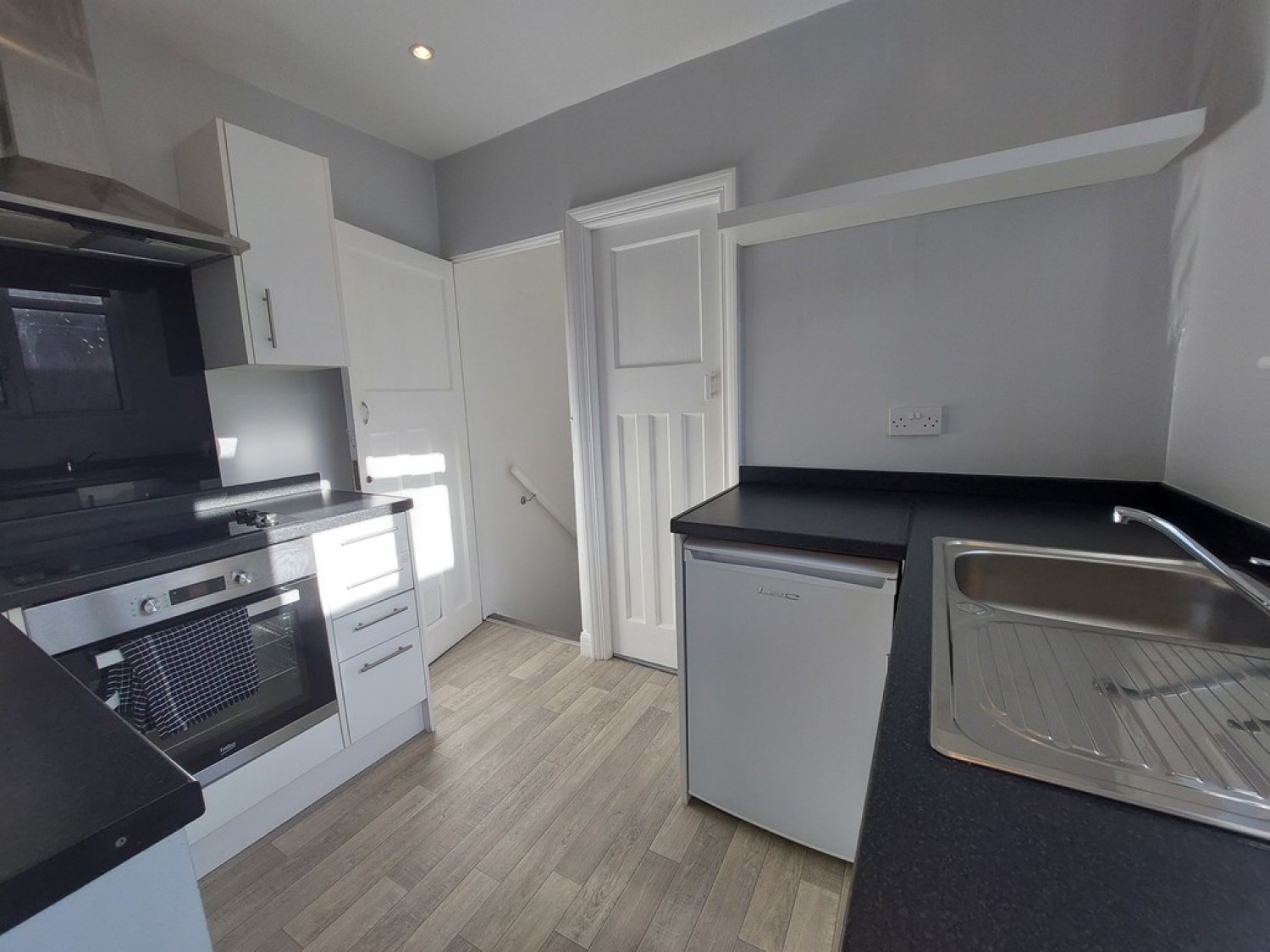 2 bedroom Flat for Letting Penton Avenue, Staines