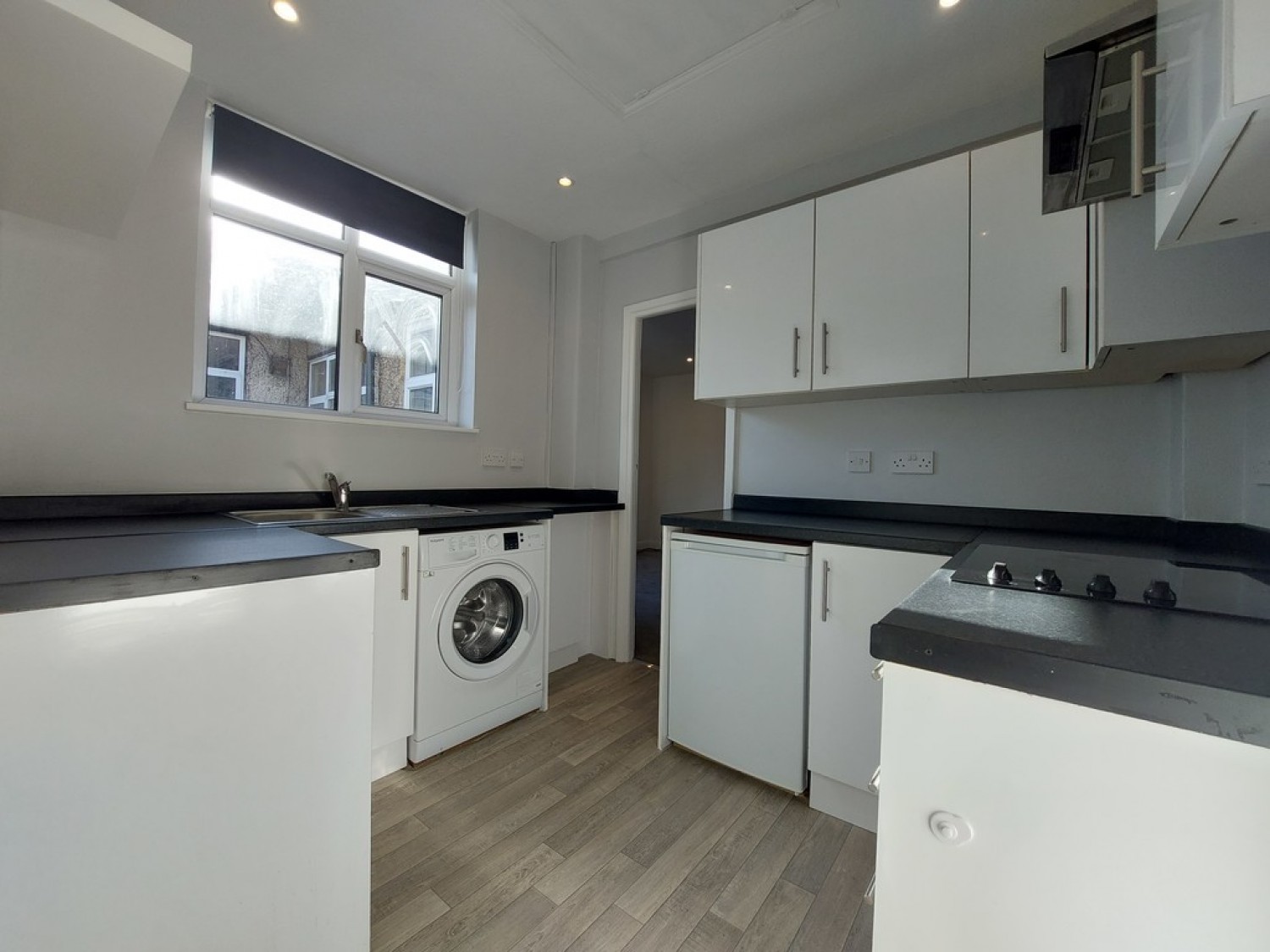 2 bedroom Flat for Letting Penton Avenue, Staines