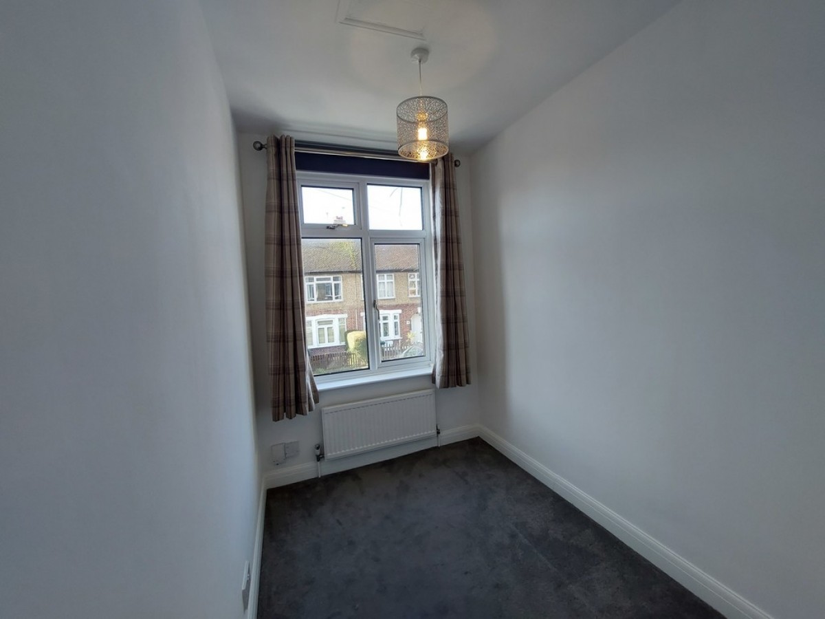 Penton Avenue, Staines