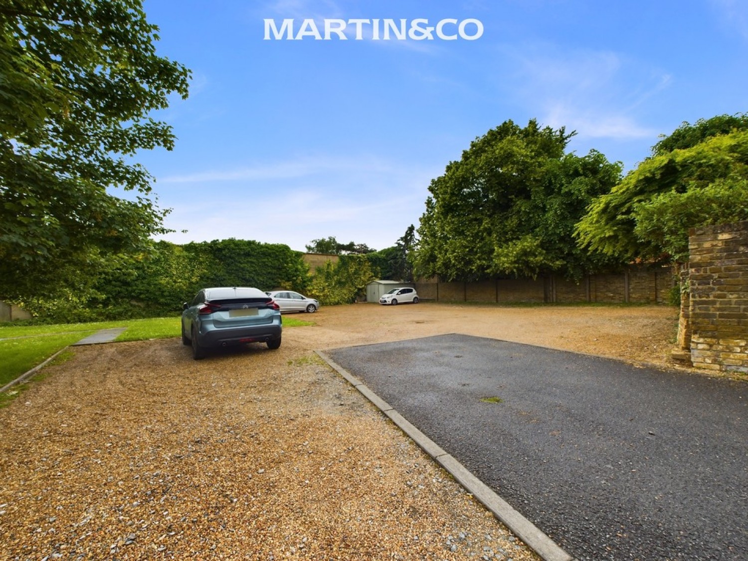 2 bedroom Flat for Letting Gresham Road, Staines-upon-Thames