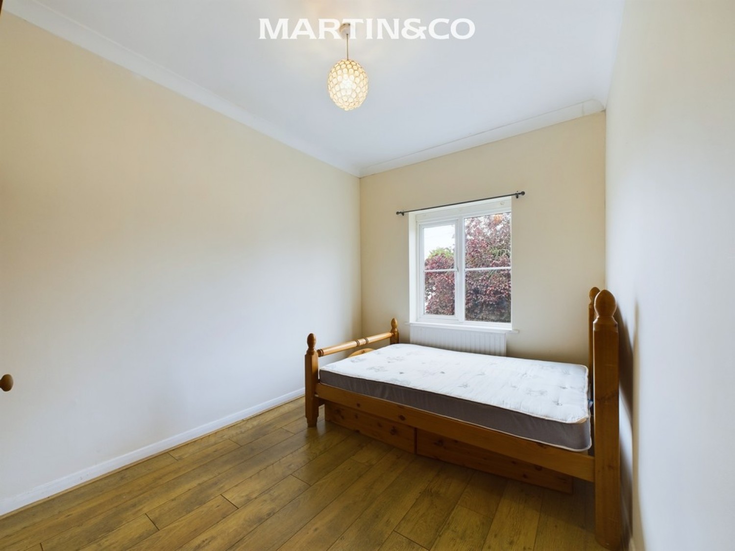 2 bedroom Flat for Letting Gresham Road, Staines-upon-Thames