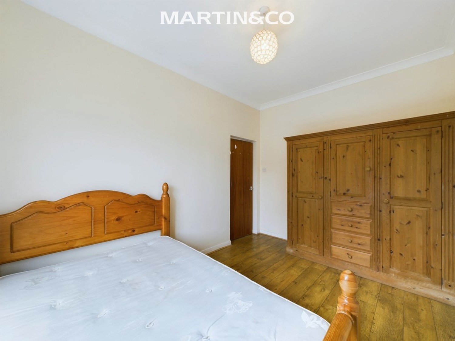 2 bedroom Flat for Letting Gresham Road, Staines-upon-Thames