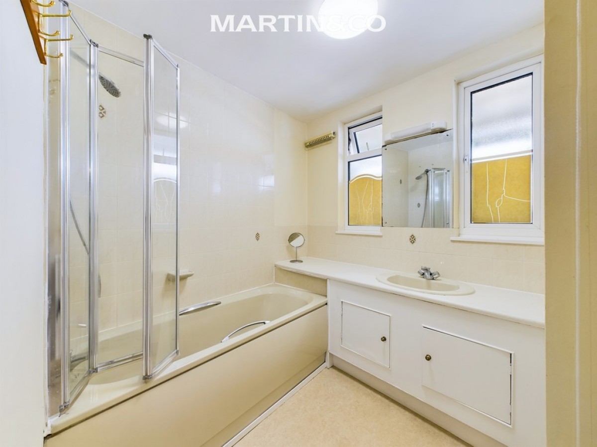 Penton Hall Drive, Staines-upon-Thames