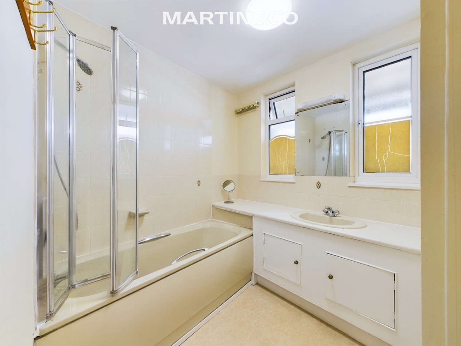 2 bedroom Flat for Letting Penton Hall Drive, Staines-upon-Thames