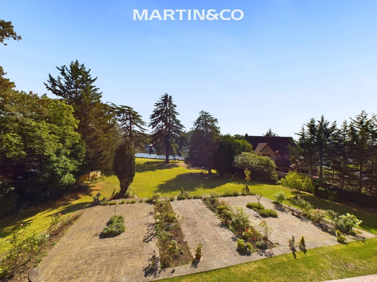 Penton Hall Drive, Staines-upon-Thames