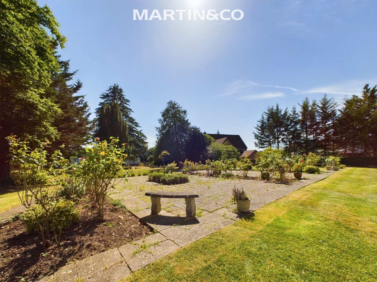 Penton Hall Drive, Staines-upon-Thames