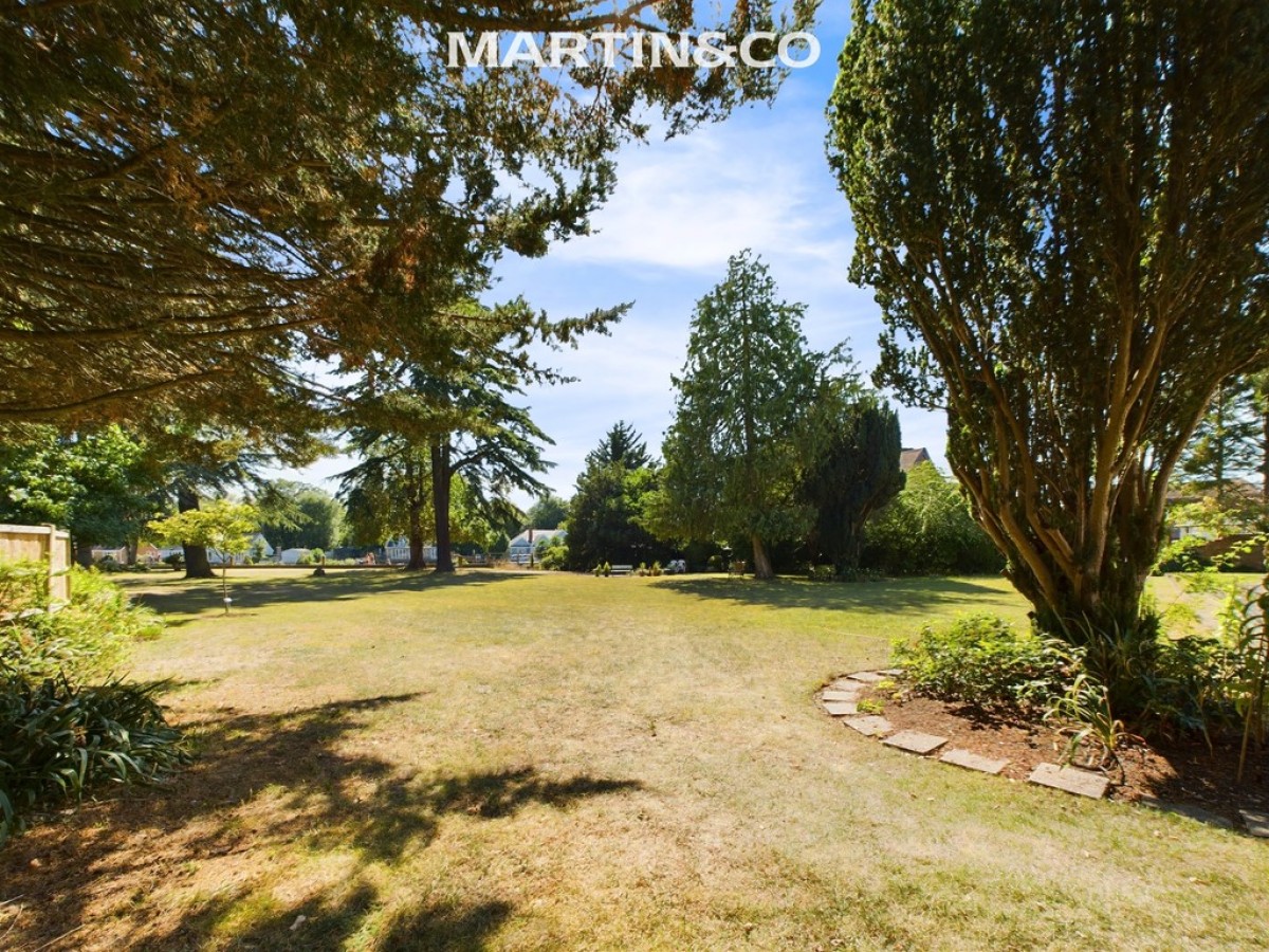 Penton Hall Drive, Staines-upon-Thames