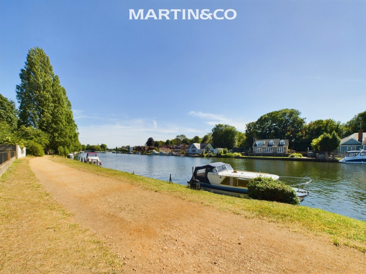 Penton Hall Drive, Staines-upon-Thames