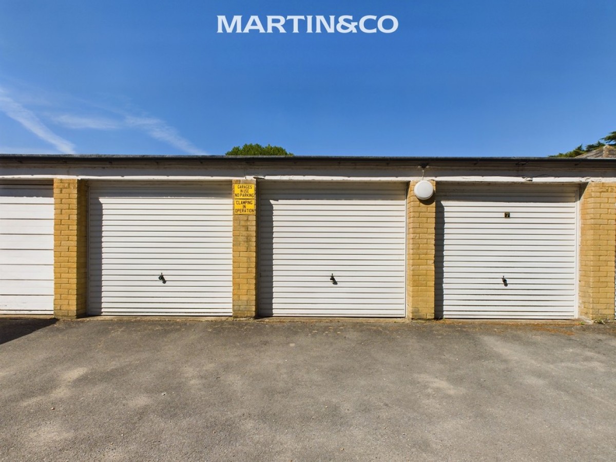 Penton Hall Drive, Staines-upon-Thames