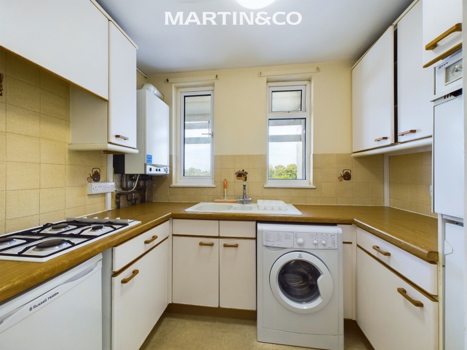 2 bedroom Flat for Letting Penton Hall Drive, Staines-upon-Thames