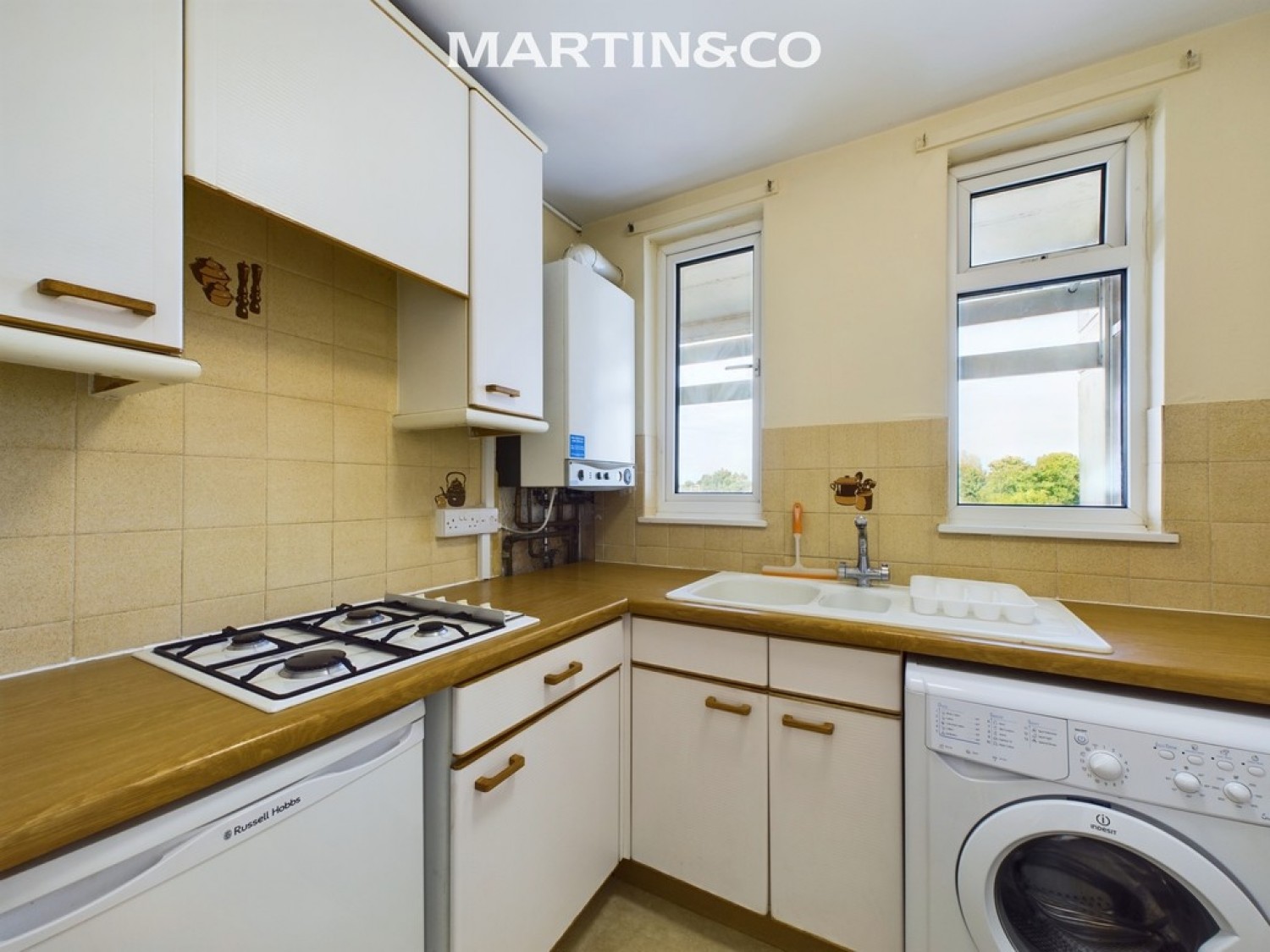 2 bedroom Flat for Letting Penton Hall Drive, Staines-upon-Thames