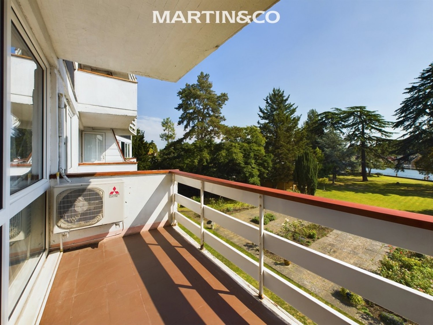 2 bedroom Flat for Letting Penton Hall Drive, Staines-upon-Thames