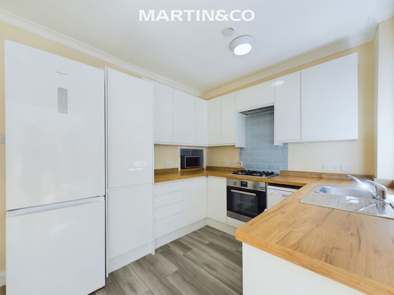 2 bedroom House for Letting Laurel Avenue, Englefield Green