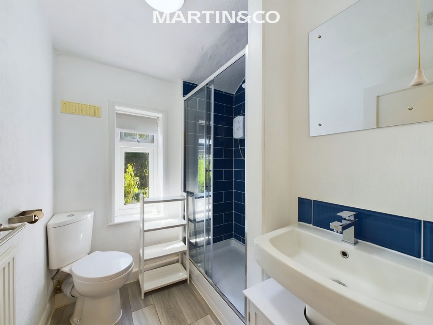 2 bedroom House for Letting Laurel Avenue, Englefield Green