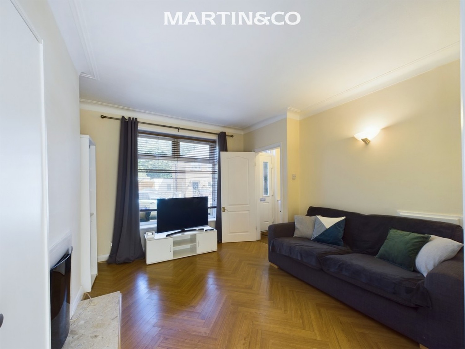 2 bedroom House for Letting Laurel Avenue, Englefield Green