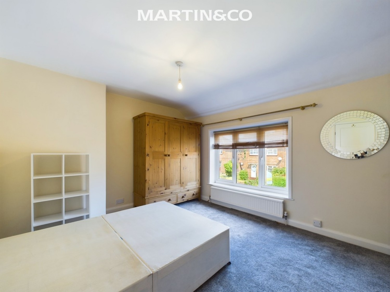 2 bedroom House for Letting Laurel Avenue, Englefield Green