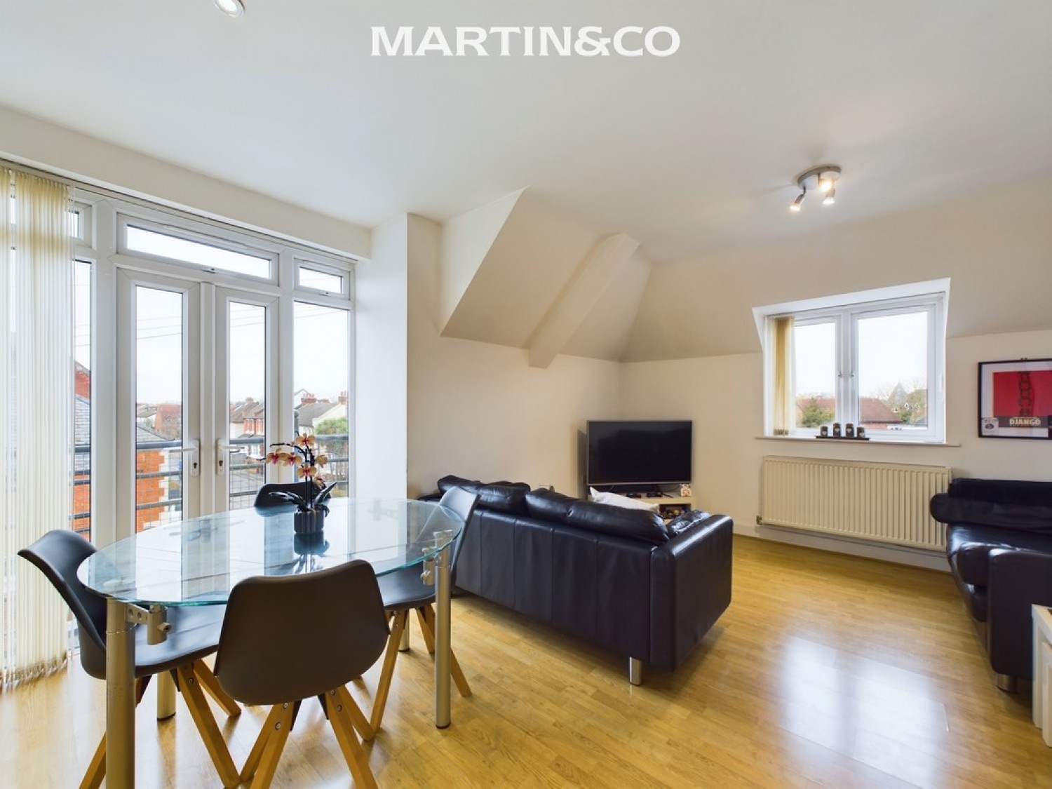 2 bedroom Flat for Letting Henley Court, Denham Road