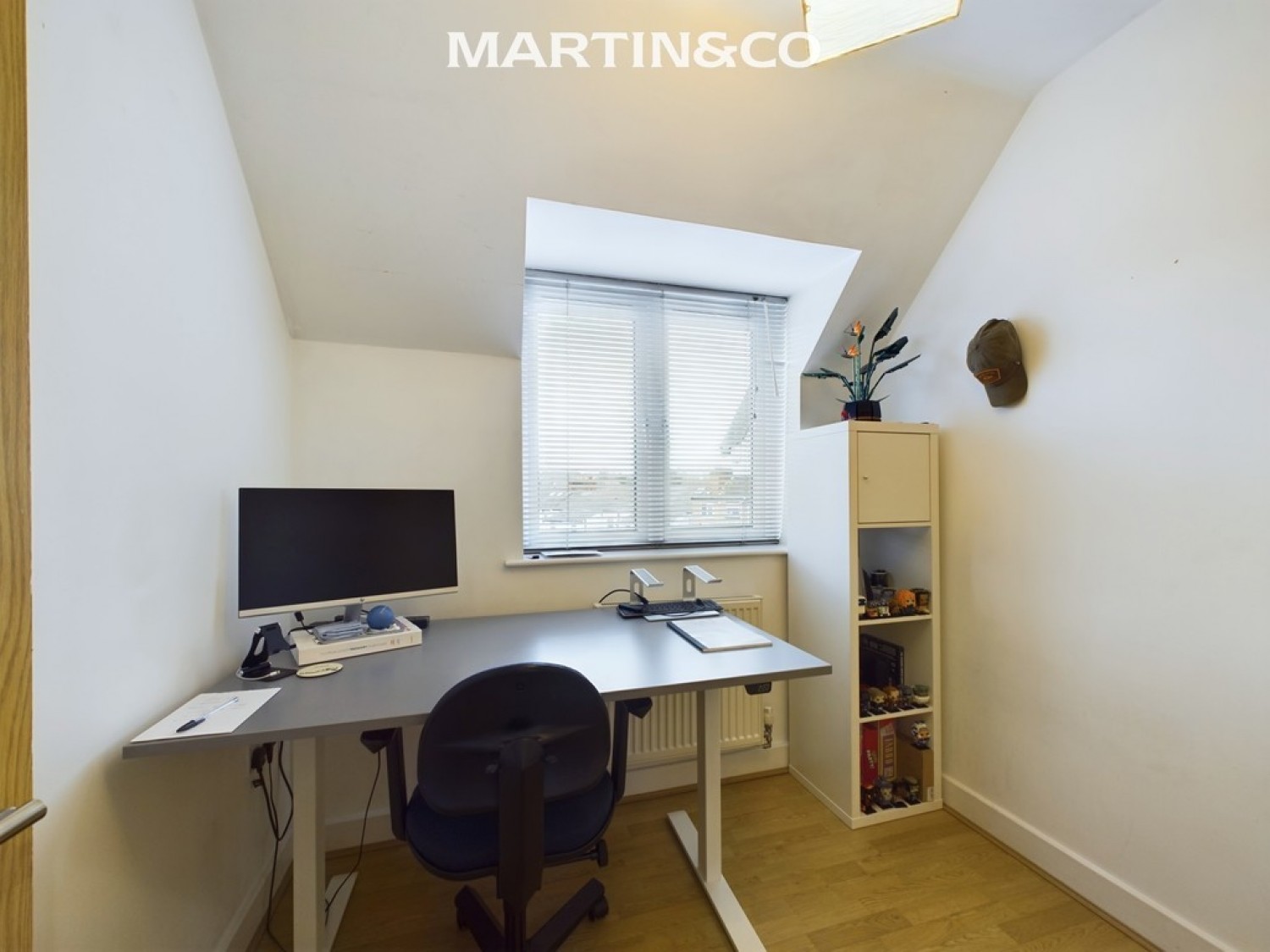 2 bedroom Flat for Letting Henley Court, Denham Road