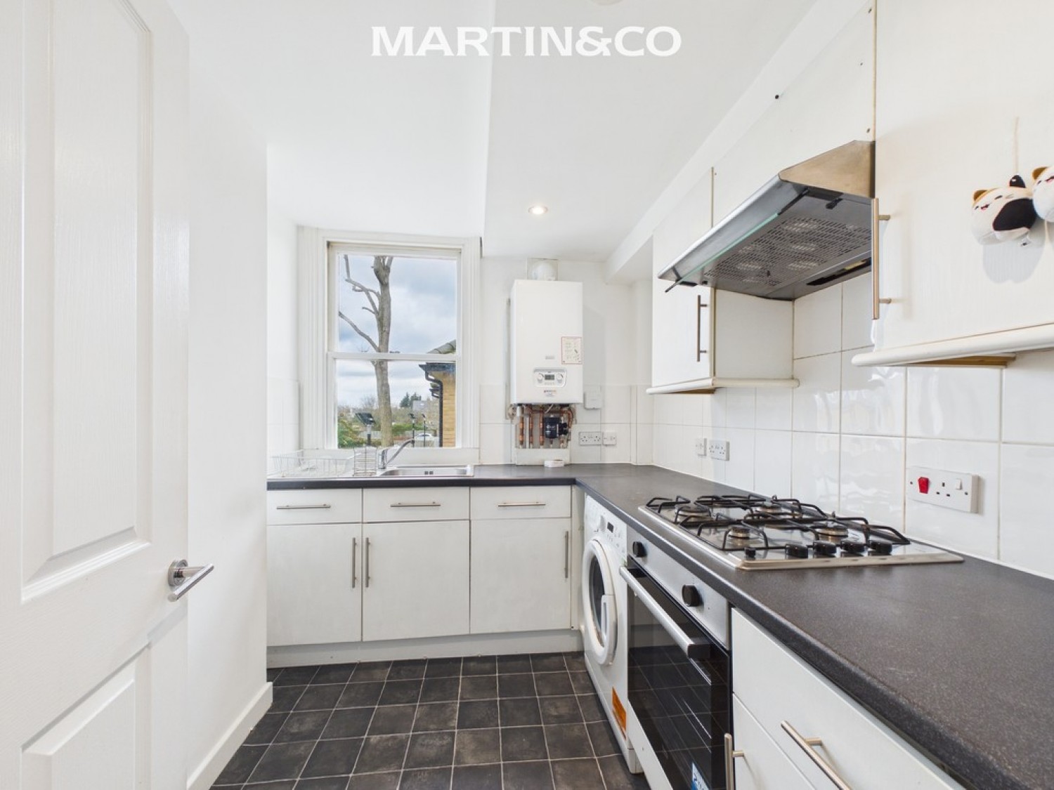 2 bedroom Flat for Letting High Street, Egham