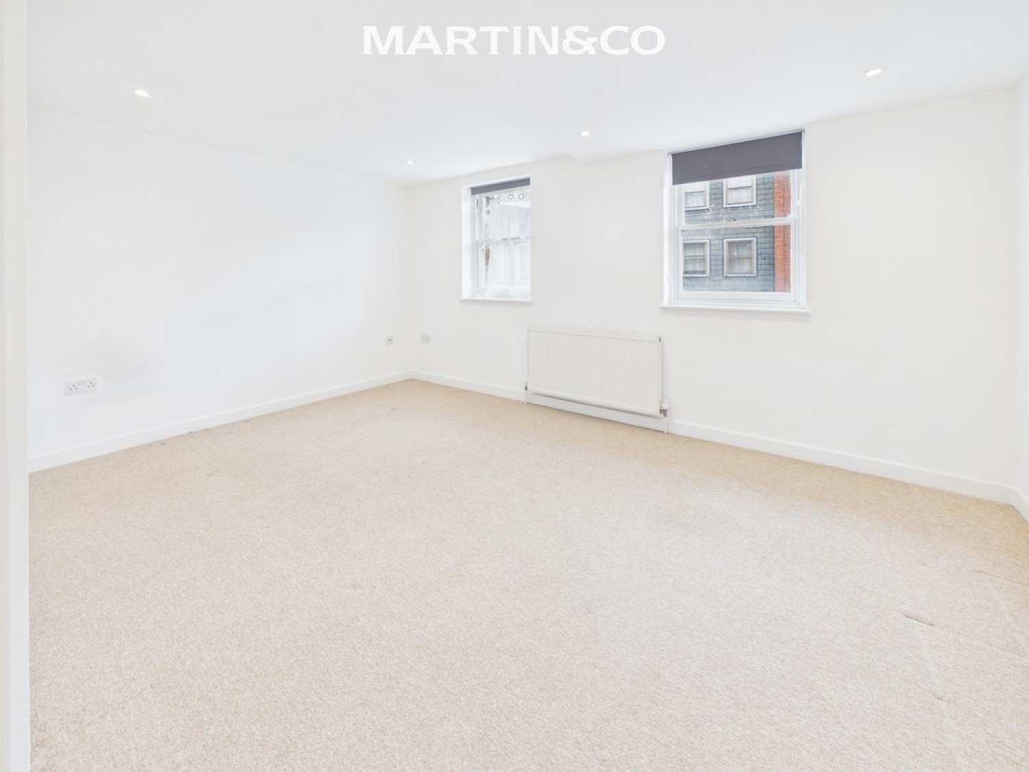 2 bedroom Flat for Letting High Street, Egham