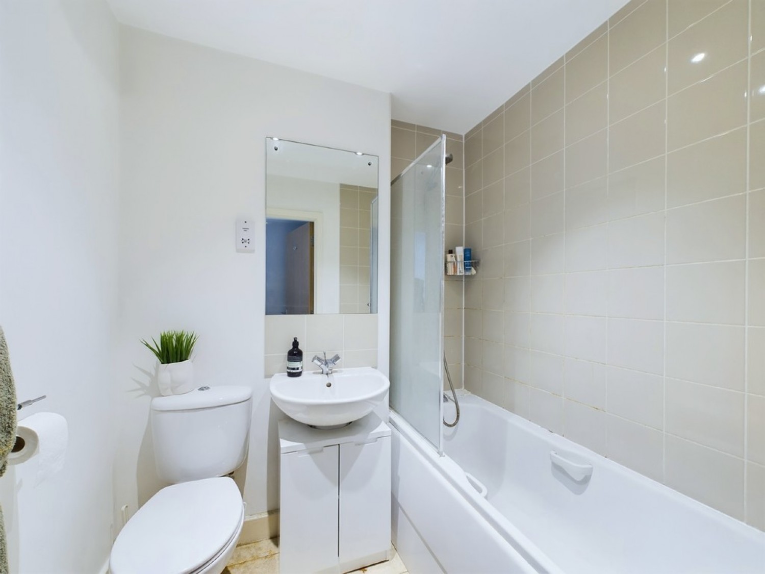 2 bedroom Flat for Letting Denham Road, Egham