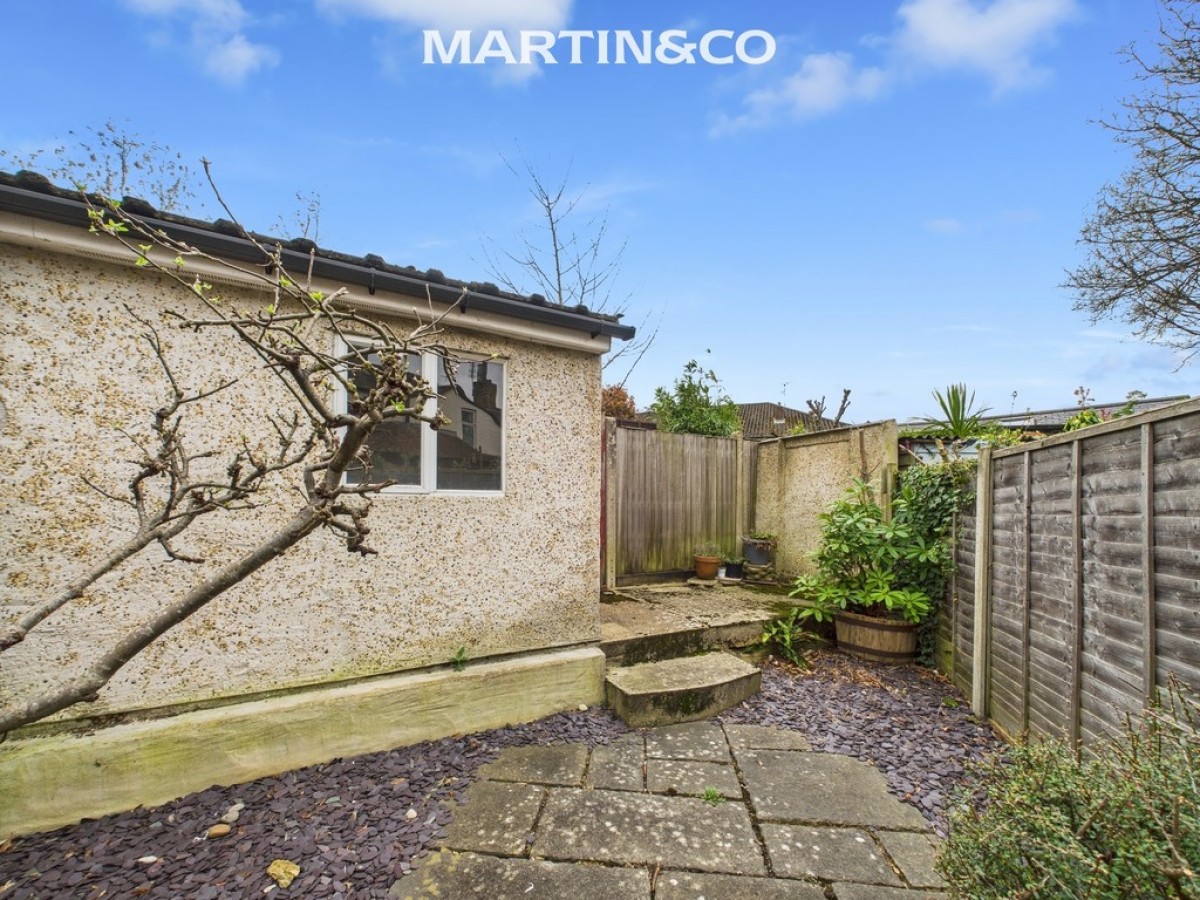 Manor Place, Staines-upon-Thames