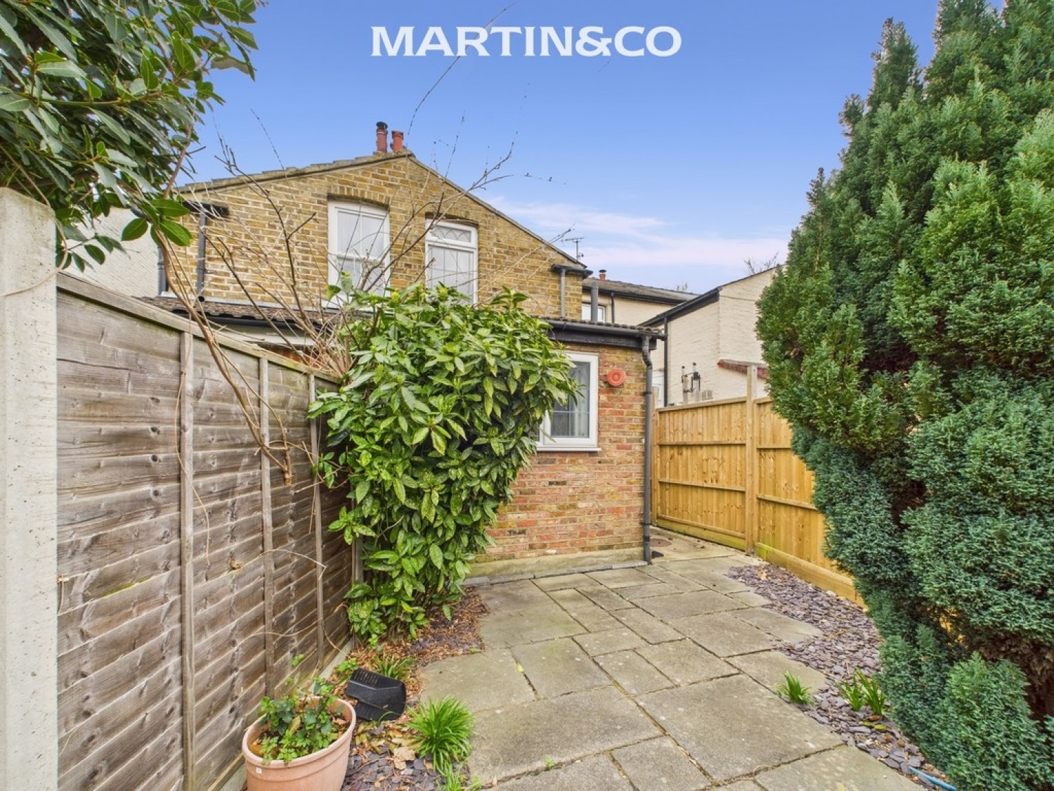 Manor Place, Staines-upon-Thames