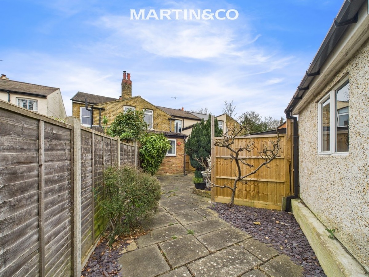 Manor Place, Staines-upon-Thames