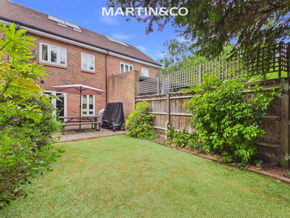 Dunnell Close, Sunbury-on-Thames