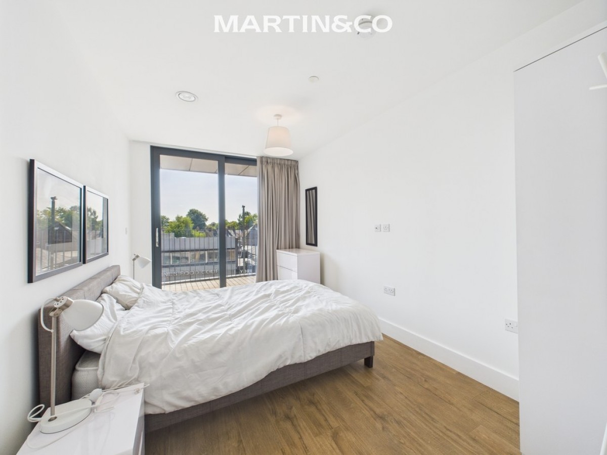 Fairfield Avenue, Staines