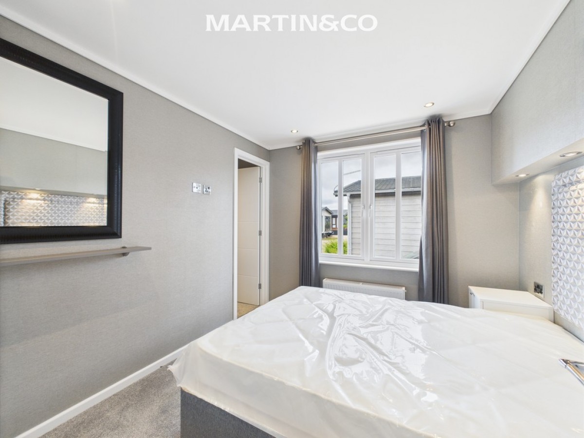 Thames Retreat, Staines-upon-Thames