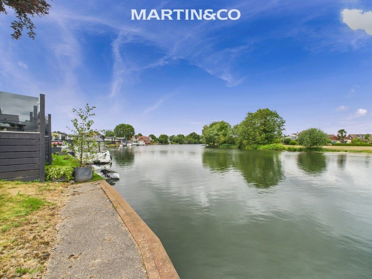 Thames Retreat, Staines-upon-Thames