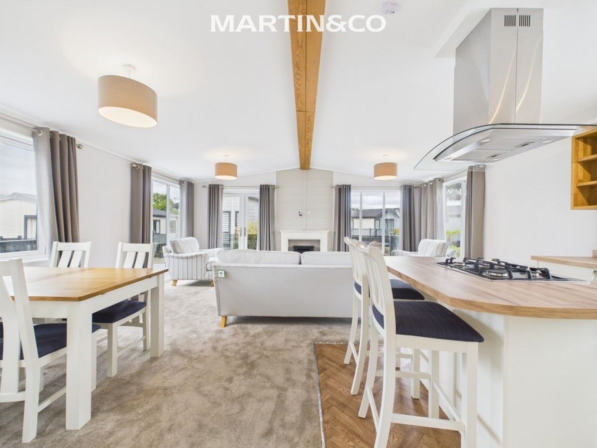 Thames Retreat, Chertsey Lane