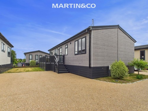 Thames Retreat, Chertsey Lane