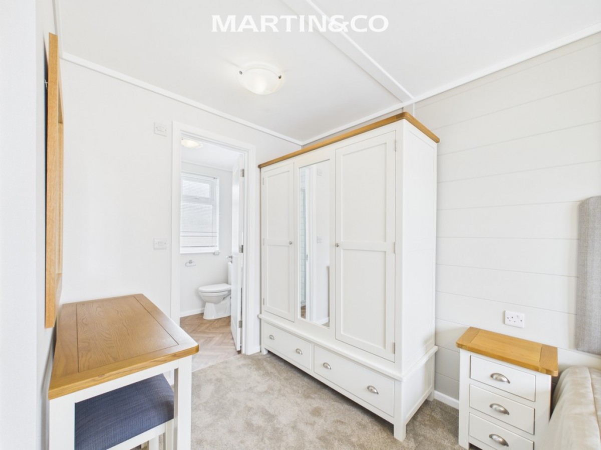 Thames Retreat, Chertsey Lane