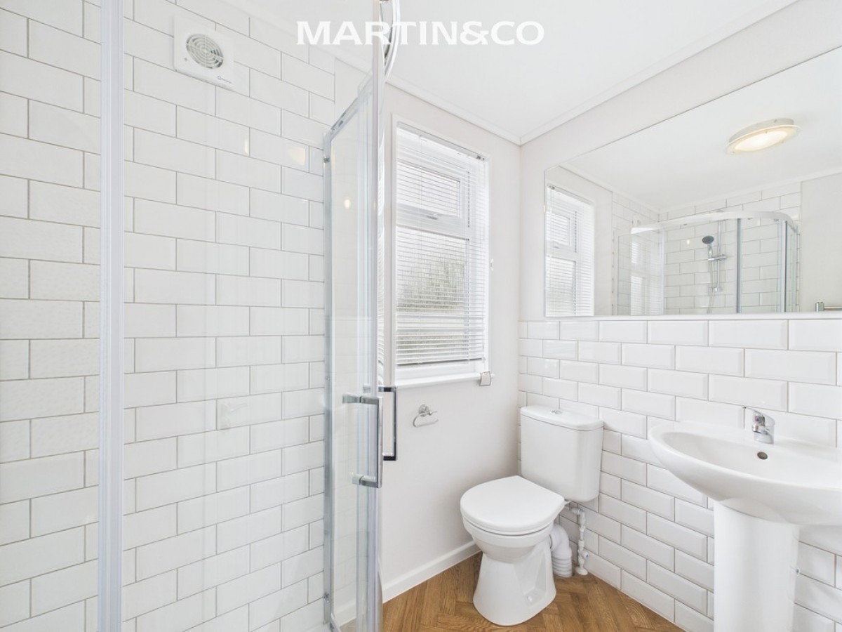 Thames Retreat, Chertsey Lane