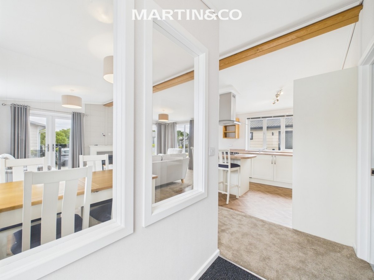 Thames Retreat, Chertsey Lane