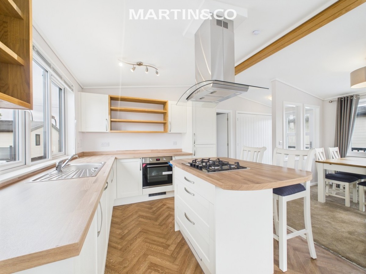 Thames Retreat, Chertsey Lane