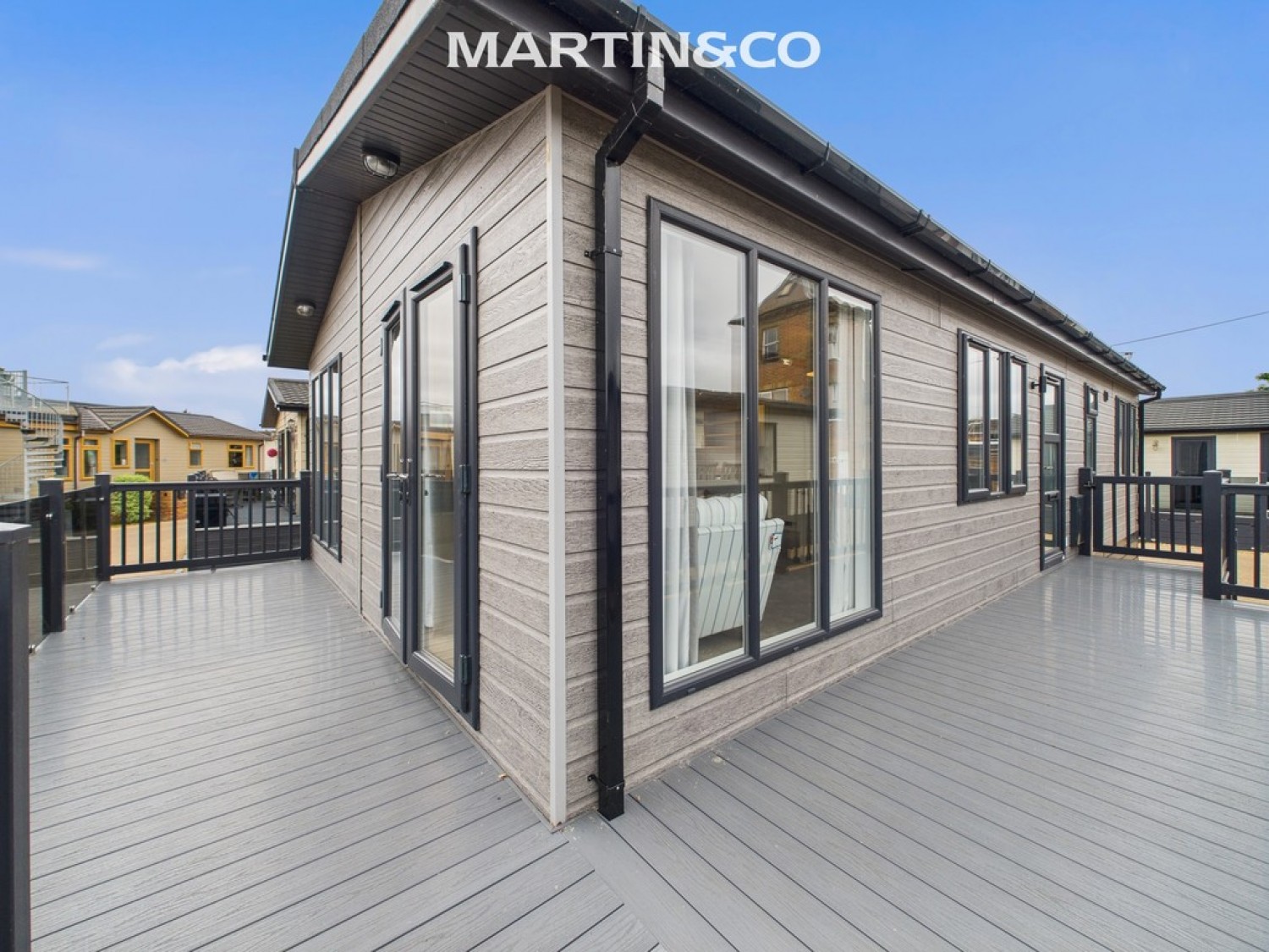 2 bedroom Bungalow in Thames Retreat, Chertsey Lane